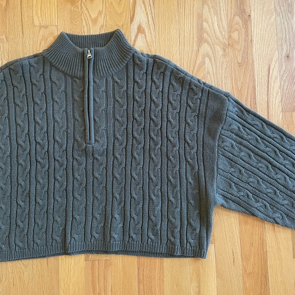 Garage Cropped Sweater - Picture 4 of 8